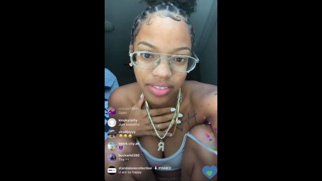Instagram thot rozay molly showing scoops and cunt on live